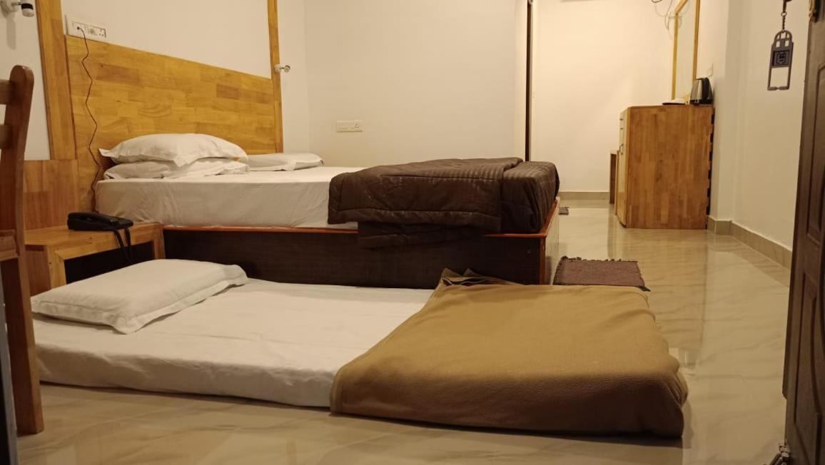 Coconhuts Beach Resort Lakshmanpur Exteriör bild