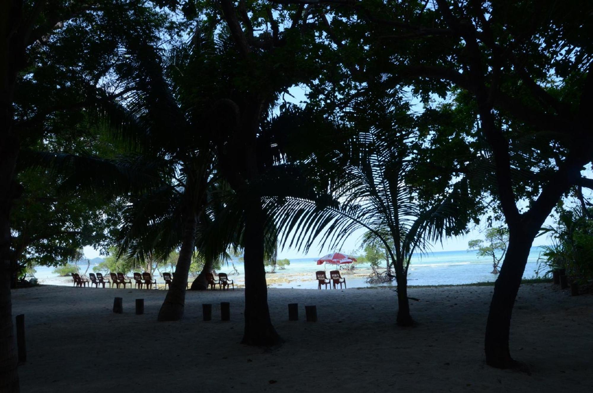 Coconhuts Beach Resort Lakshmanpur Exteriör bild