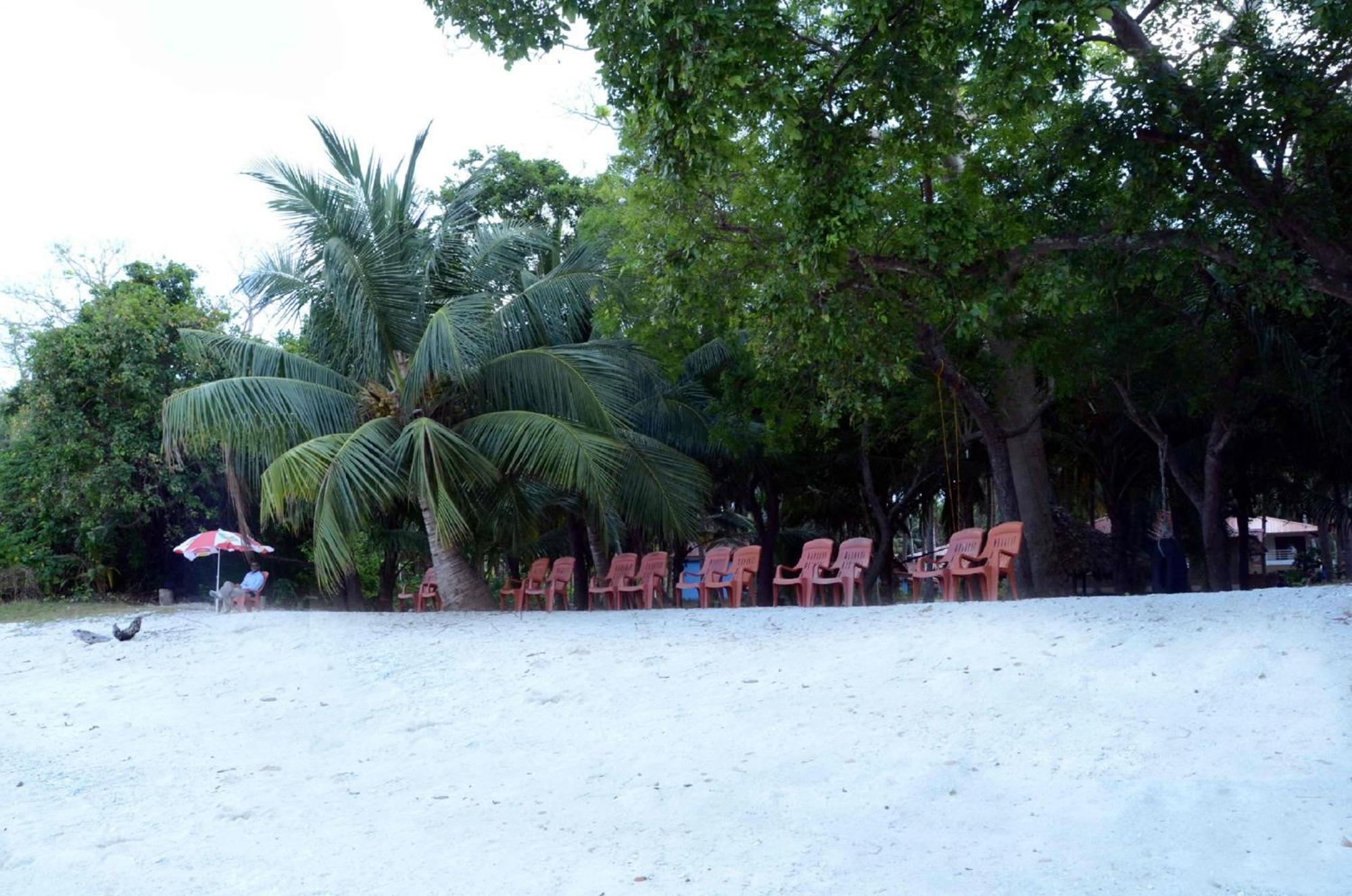 Coconhuts Beach Resort Lakshmanpur Exteriör bild